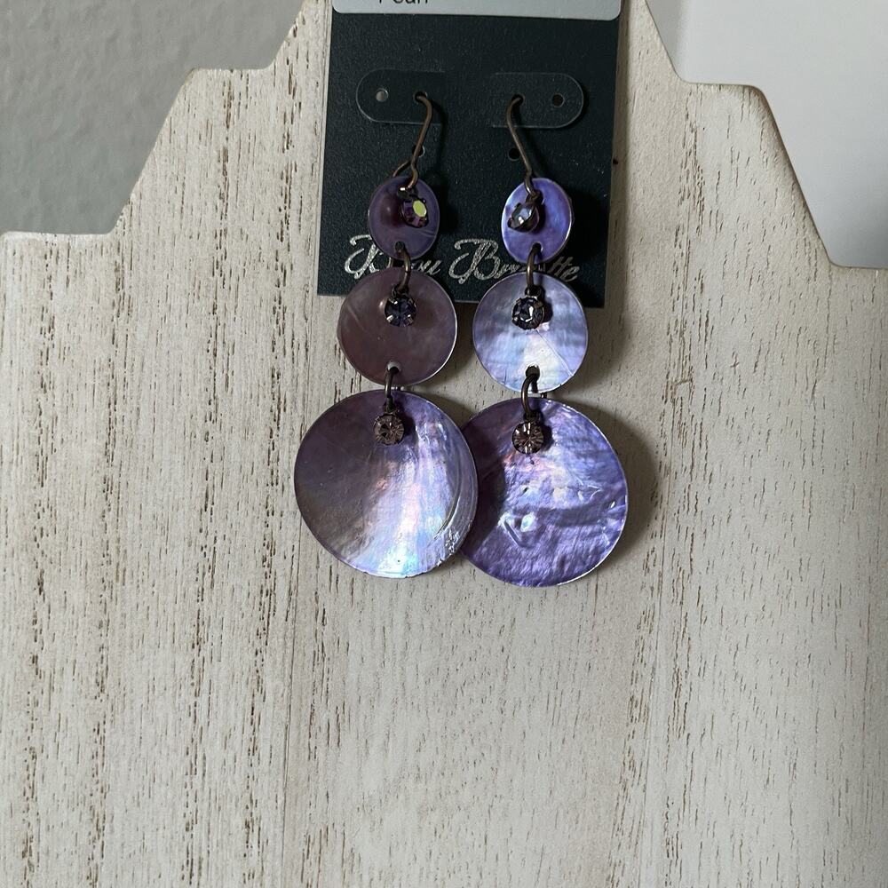 Dangle Shell mother of pearl Nacre Earrings New In Packaging Purple, graduated